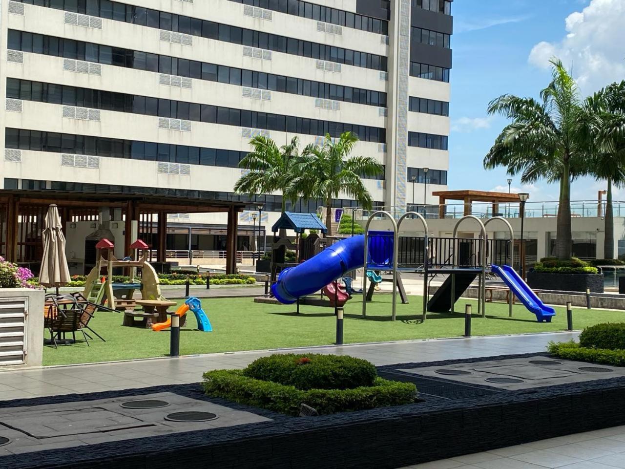 Puerto Santa Ana, Torres Bellini, 2 Dormitorios, Parqueo Гуаякиль Экстерьер фото