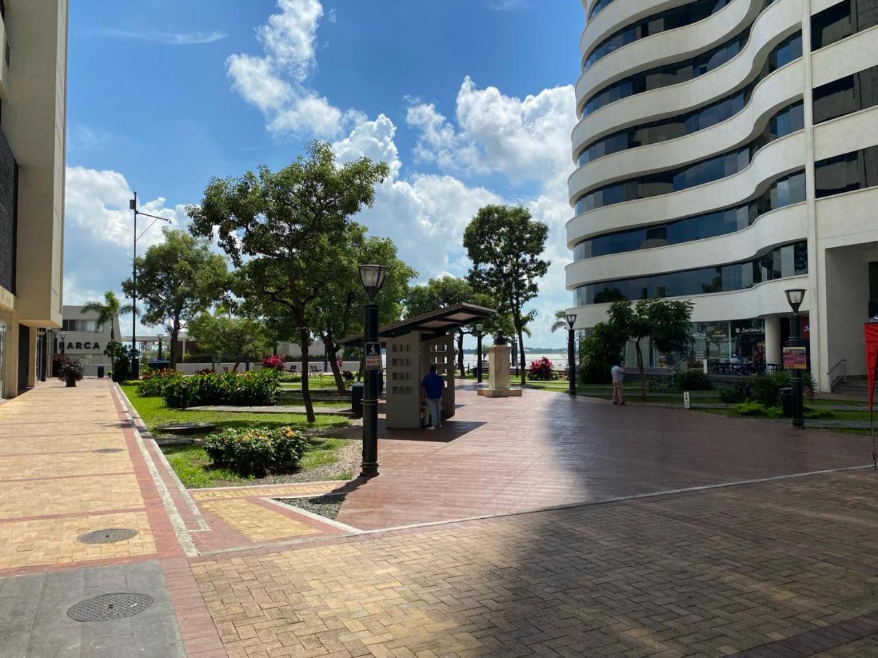 Puerto Santa Ana, Torres Bellini, 2 Dormitorios, Parqueo Гуаякиль Экстерьер фото