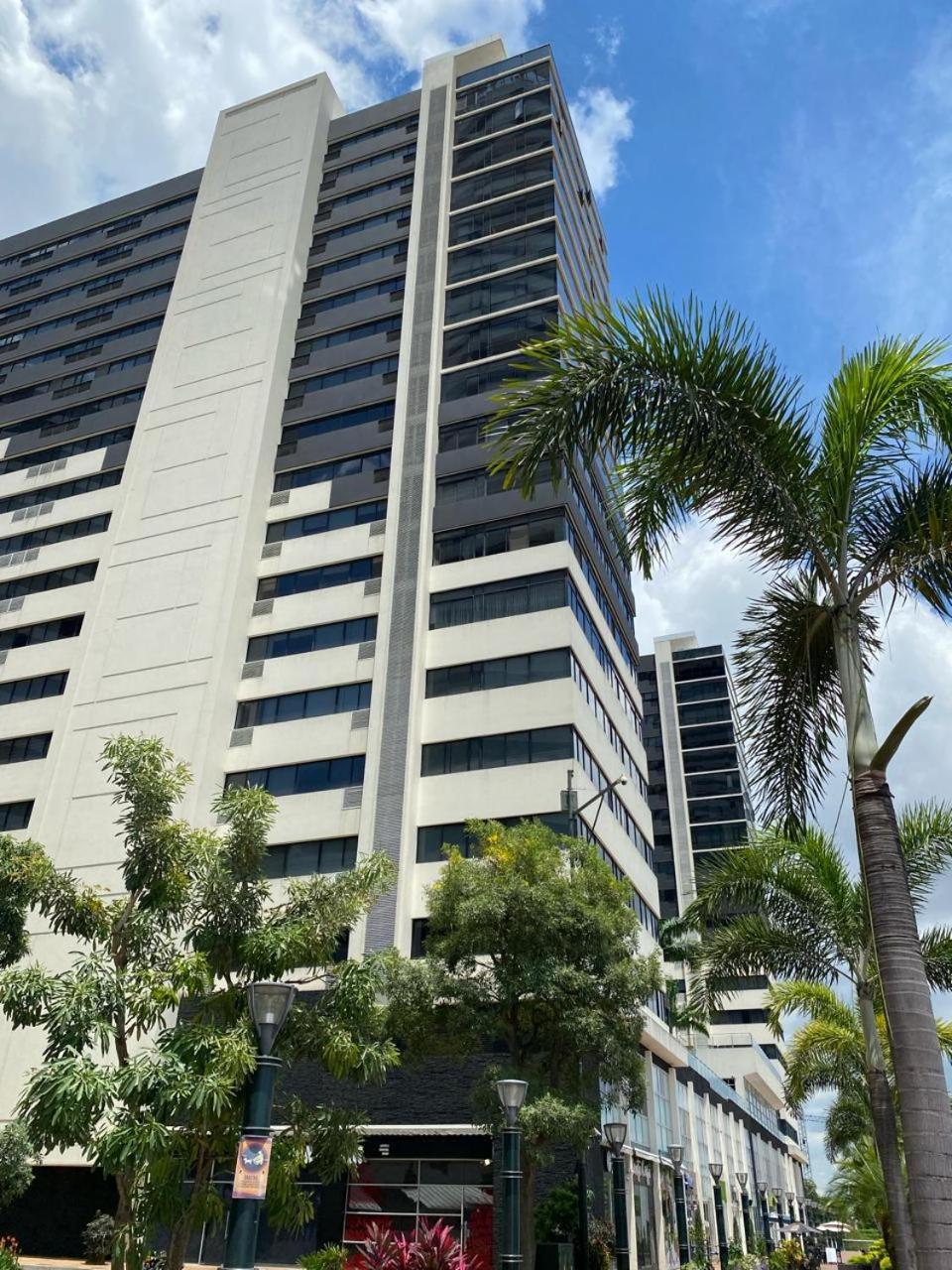 Puerto Santa Ana, Torres Bellini, 2 Dormitorios, Parqueo Гуаякиль Экстерьер фото